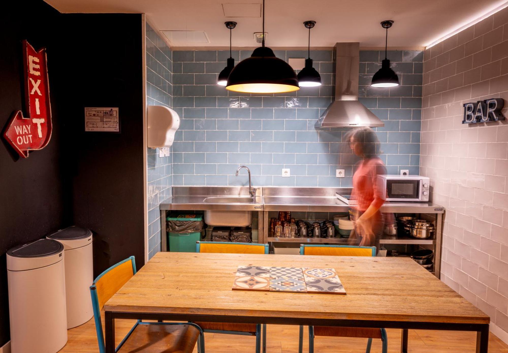 Factory Hostels Barcelona Exterior photo